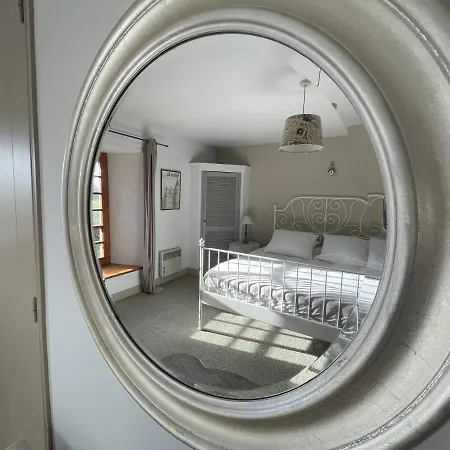 度假居 Chateau De