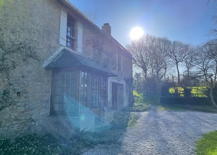 Chateau De Hébergement de vacances Monfréville